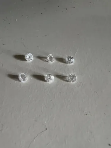 06 pedras de zirconeas