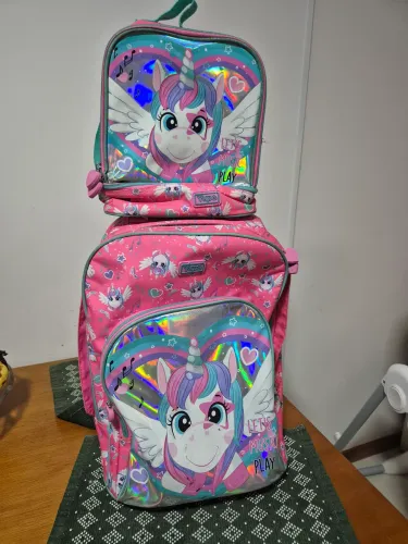  Doação Mochila escolar carrinho e lancheira 