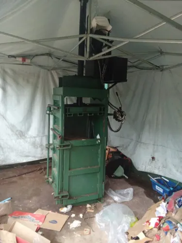 Prensa para reciclagem, papelão, pet 12 ton usada