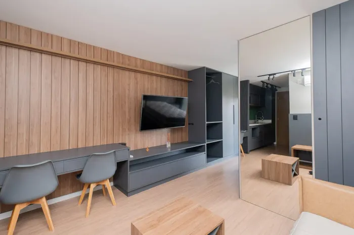 Loft mobiliado à venda no Parque Una 35 m², 1 quarto, sacada, andar alto e estrutura de c
