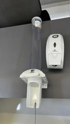 Suporte para copos descartáveis e suporte sabao para banheiro