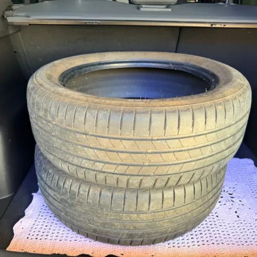 Pneus 205/55 R17 Bridgestone em ótimo estado