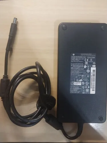 Carregador de Notebook (HSTNN-DA12S) + Tomada Macho