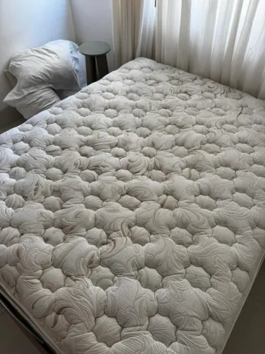 Cama Queen size com Baú