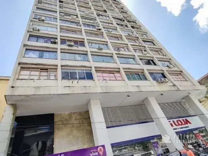 Vendo sala comercial no Edificio Franciso Chamiê