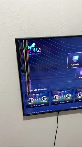 Vendo Tv smart 4K 43 polegadas para tirar peças