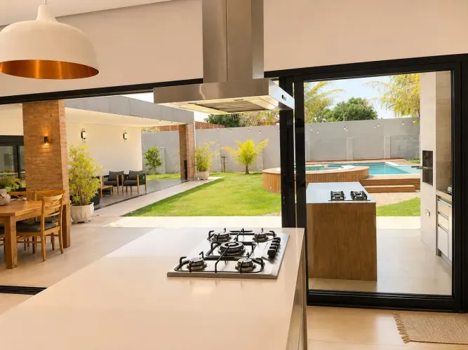 Casa Alto Padrão 3 suítes à venda - Condomínio fechado Residencial Parque Laguna - Botucat