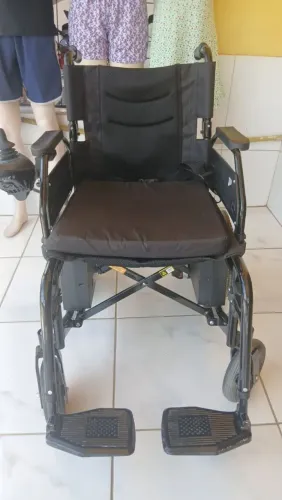 Cadeira de rodas motorizada