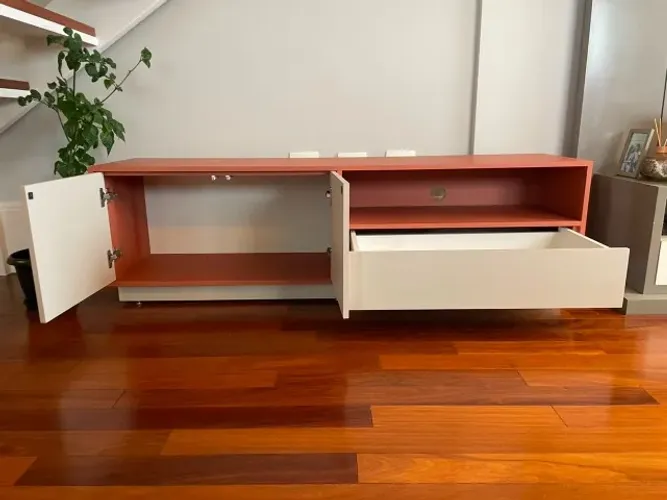 Rack terracota e branco - apoio para TV ou decoração