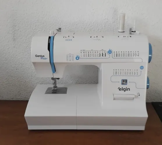 Máquina de costurar Elgin. Na garantia 