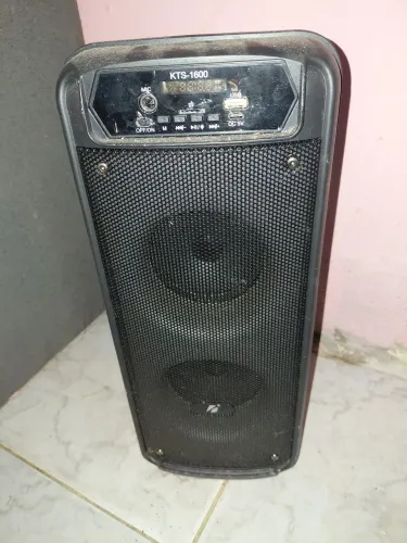 Vendo caixa de som com defeito