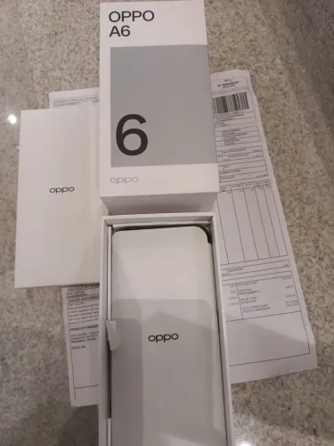 Celular novo com nota fiscal na caixa e todos os acessórios com 2 anos de garantia