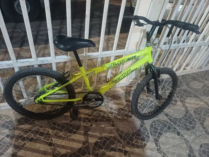  Bicicleta infantil com rodinhas conservada