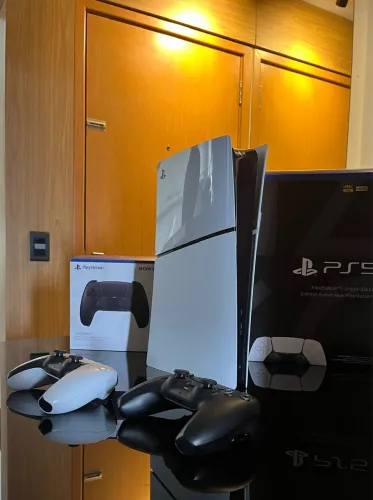 Ps5 com 2 controles