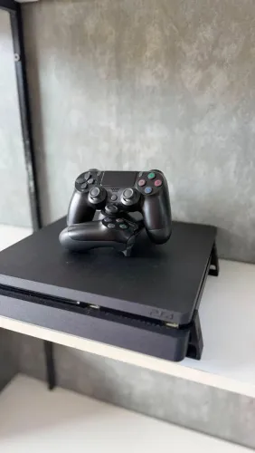 PS4 SLIM + 2 CONTROLES