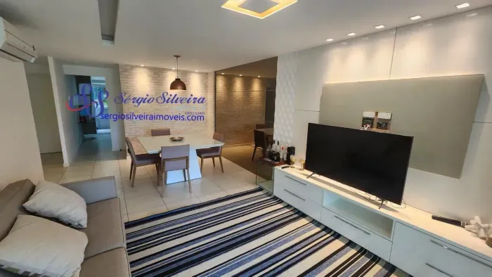 Apartamento térreo e mobiliado no Porto das Dunas com 3 suítes