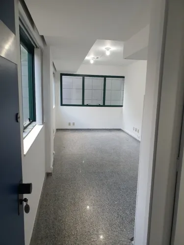Sala, Jardim Botânico, 23m². Excelente ponto.