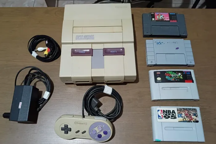 Super Nintendo Fat Completo + 4 Jogos - R$ 550<br>Controle original antigo de época