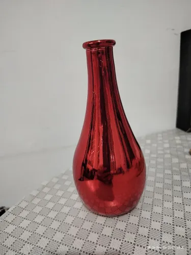 Vaso decorativo na cor vermelha 