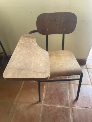 Vendo 06 Cadeira para estudar 