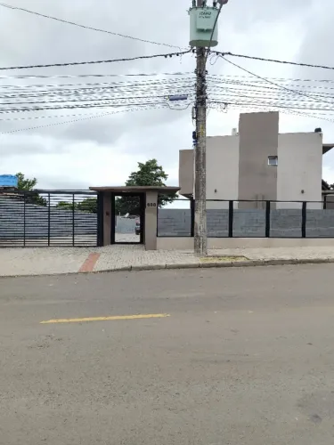 Casa geminada em condomínio fechado