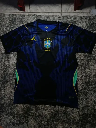 Camisa azul do Brasil?