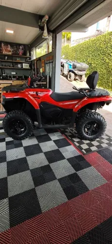Quadriciclo cforce 520