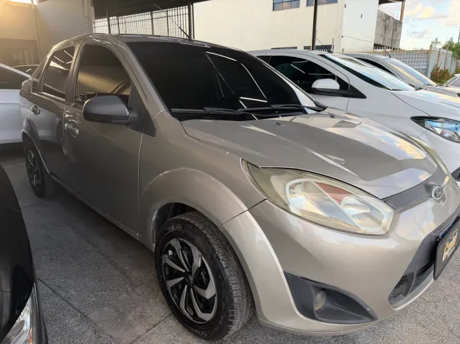 Ford Fiesta Sedan SE 1.6 8V Flex 4P 2014
