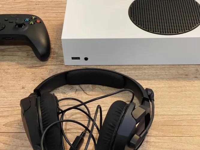 Xbox Series S + Headset HiperX