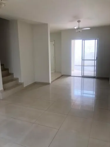 Casa em Condomínio para Locação com 03 Dormitórios no bairro Jardim Tarraf II