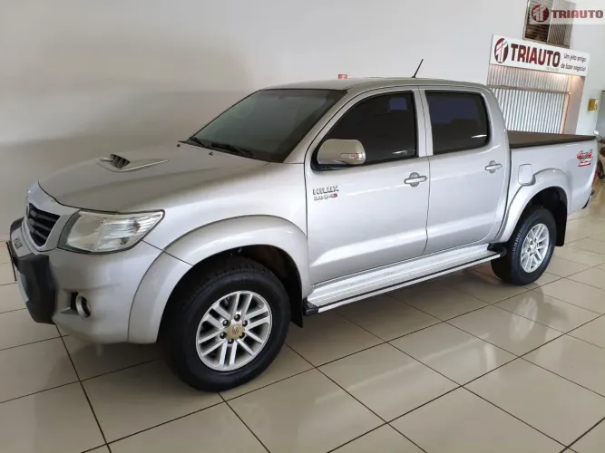 Toyota Hilux CD SRV D4-d 4X4 3.0 TDI Diesel AUT 2014