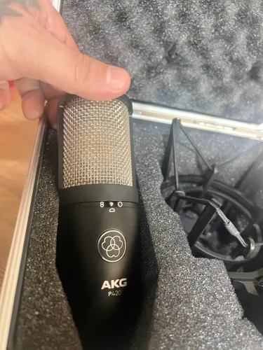Microfone condensador AKG p420 Novinho!!!