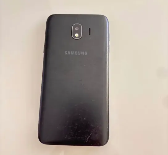 Celular J4