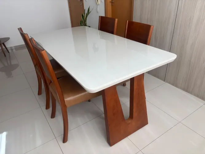 Mesa jantar tampo vidro 4 cadeiras