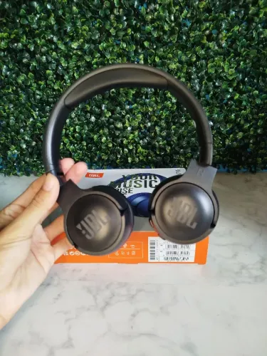 Fone de ouvido JBL T510 com 4 horas de uso contínuo 