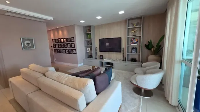 Apartamento à Venda no Edifício Sofisticato, Quilombo - 190m², 3 Suítes, 4 Vagas