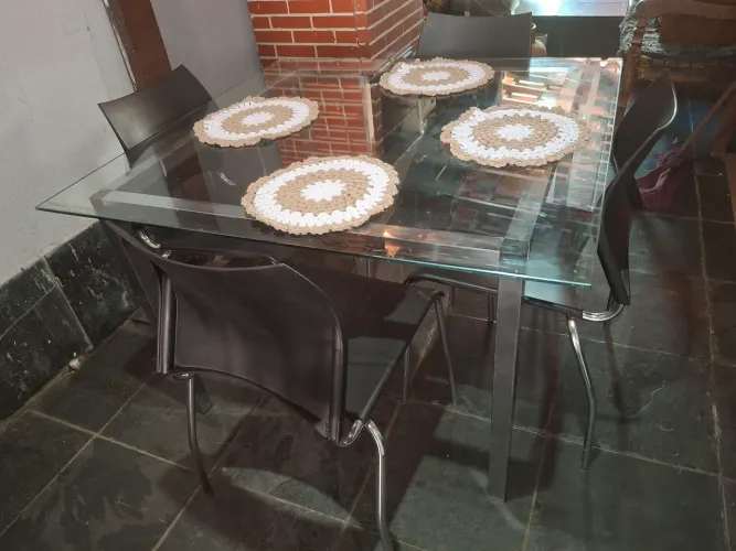 mesa  com 4 cadeiras