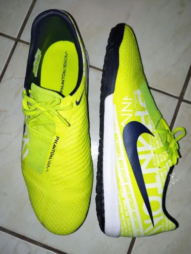 Chuteira Nike Phantom Venom Academy Society 