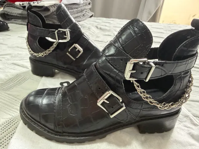 Bota Schutz Couro!