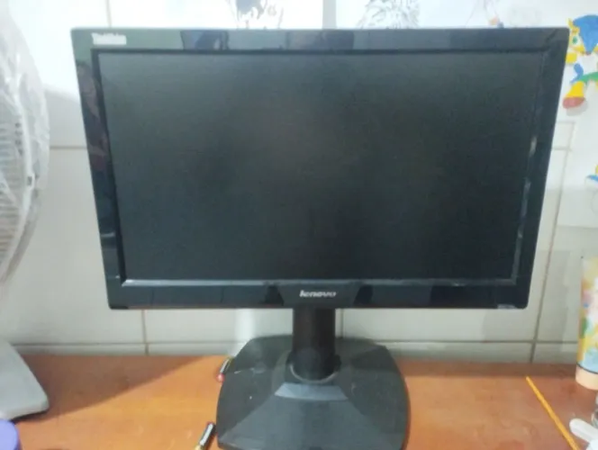 Monitor Lenovo ThinkVision 19,5p 75hz 1600x900p funcionando perfeitamente.