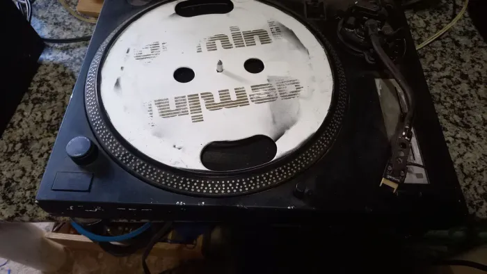 Toca Disco Gemini com Braço Duro.