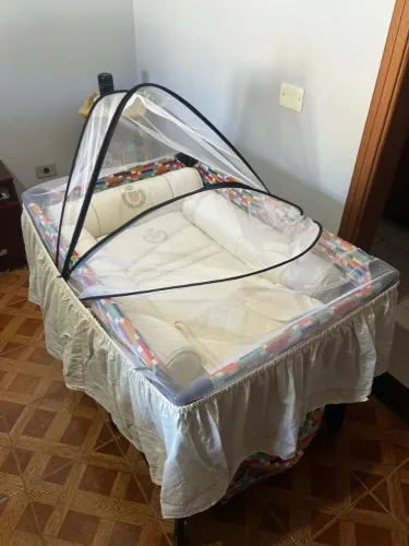 Berço Chiqueirinho Portátil Voyage + kit berço feminino