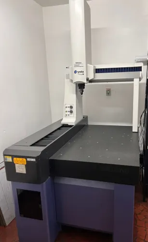 Tridimensional Mitutoyo Cristal Plus M574