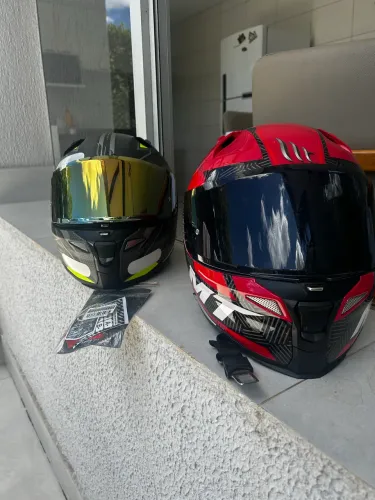 Vendo dois capacetes sendo um Novo e outro semi novo em perfeito está