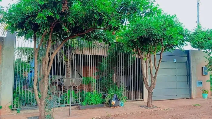 Casa a venda com terreno extra so lado.