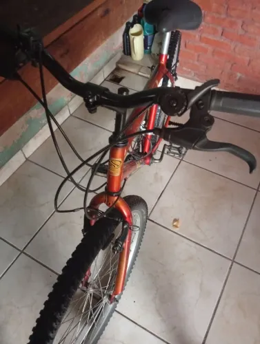 Vendo uma bicicleta aro 16 muito boa
