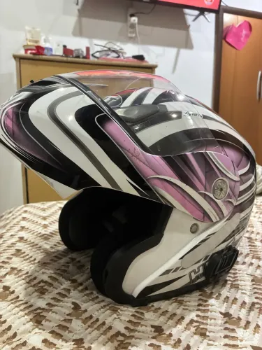 Capacete feminino helt escamoteável ! Tamanho 58 