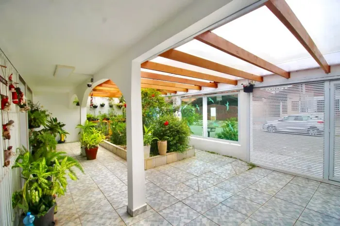 Casa à venda em Praia Grande na Mirim, bem localizado a 250 metros da praia