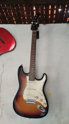 Guitarra strato Eagle