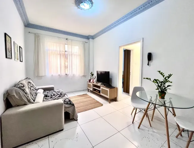 RARIDADE! QUARTO e SALA INCRÍVEL e AMPLO na RUA ANDRE CAVALCANTI bem NO CORAÇÃO DO CENTRO!